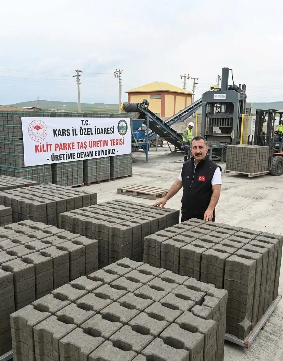 Kars İl Özel İdaresi Kendi Tesislerinde Üretimle Köy Yollarını Yeniliyor