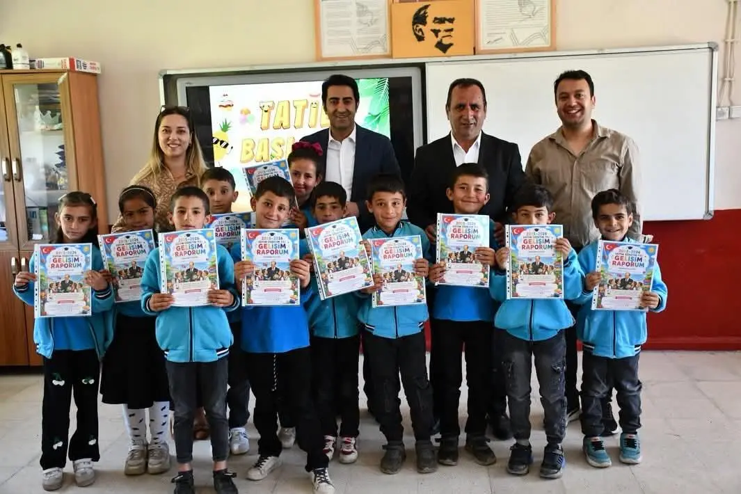 Kaymakam Aslantatar Öğrencilerle Karne Heyecanını Paylaştı: Yaz Tatili İçin Önerilerde Bulundu