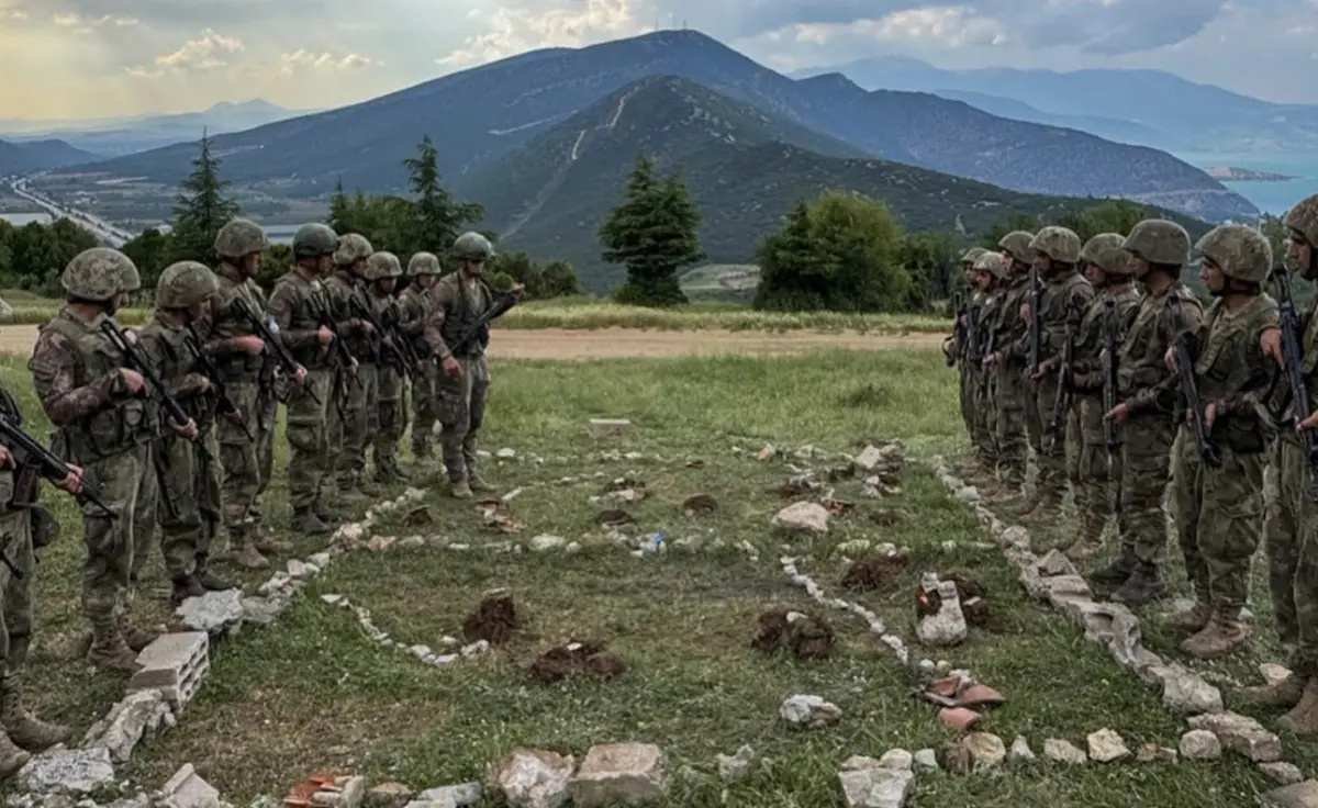 Eğirdir Komando Okulu’nda Zorlu Tatbikat: Kursiyerler Sahada Yeteneklerini Sergiledi
