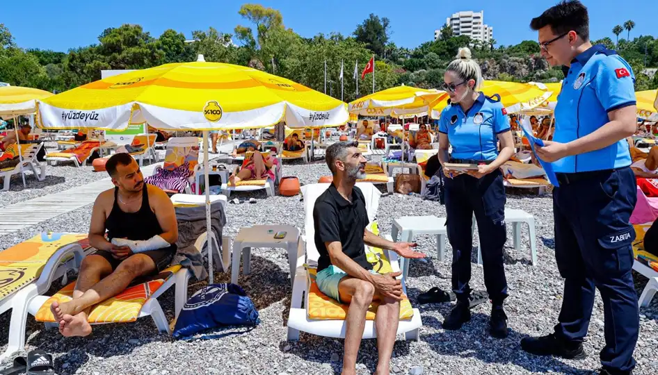 Konyaaltı Sahili’nde Dumansız Plaj Uygulaması Devam Ediyor: Çevre Temizliği ve Hava Hakkı Öncelikli