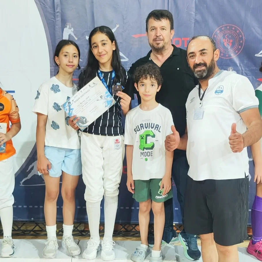 Elif Reyyan Kaya’dan Gururlandıran Başarı: Eskrim Federasyon Kupası’nda Türkiye Üçüncüsü Oldu