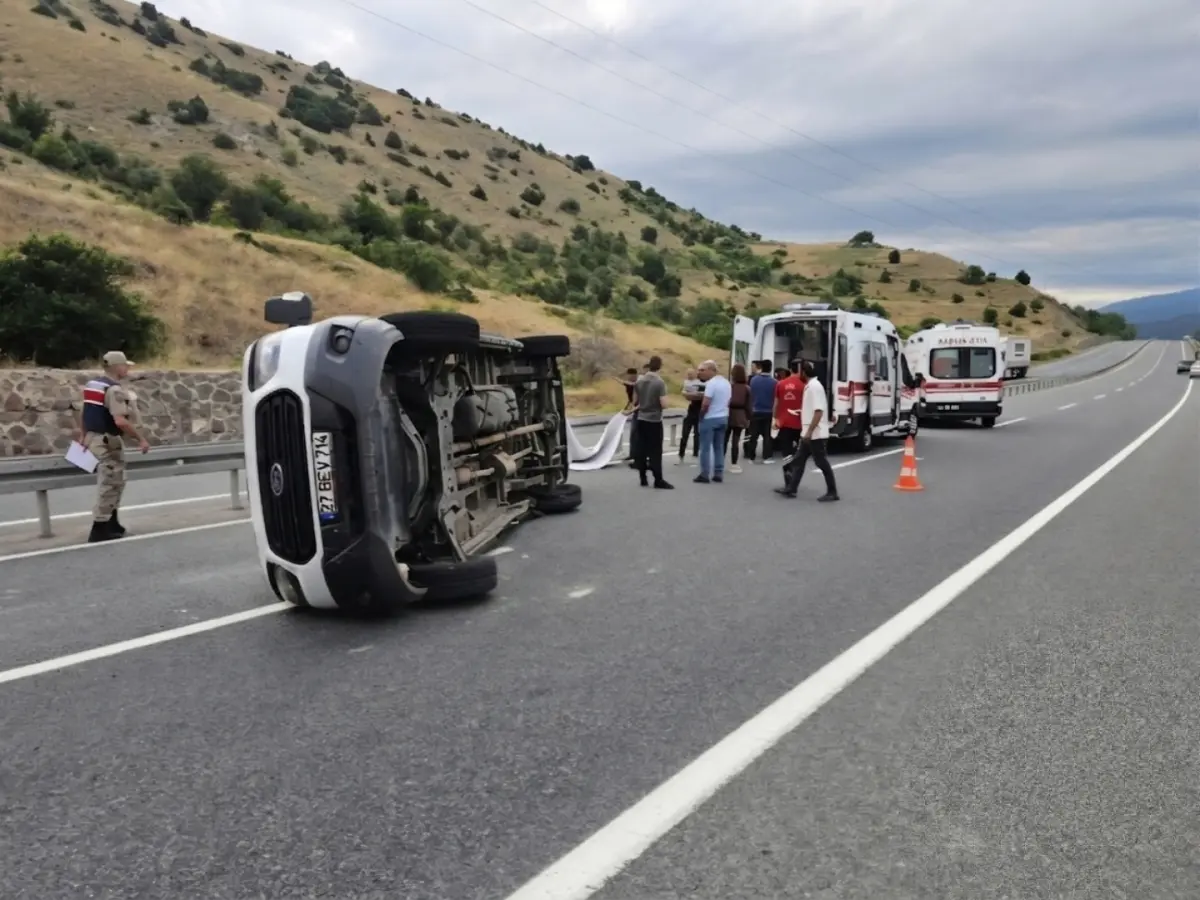 Gaziantep-Erzurum Karayolunda Korkunç Kaza: Yolcu Minibüsü Devrildi, 15 Yaralı
