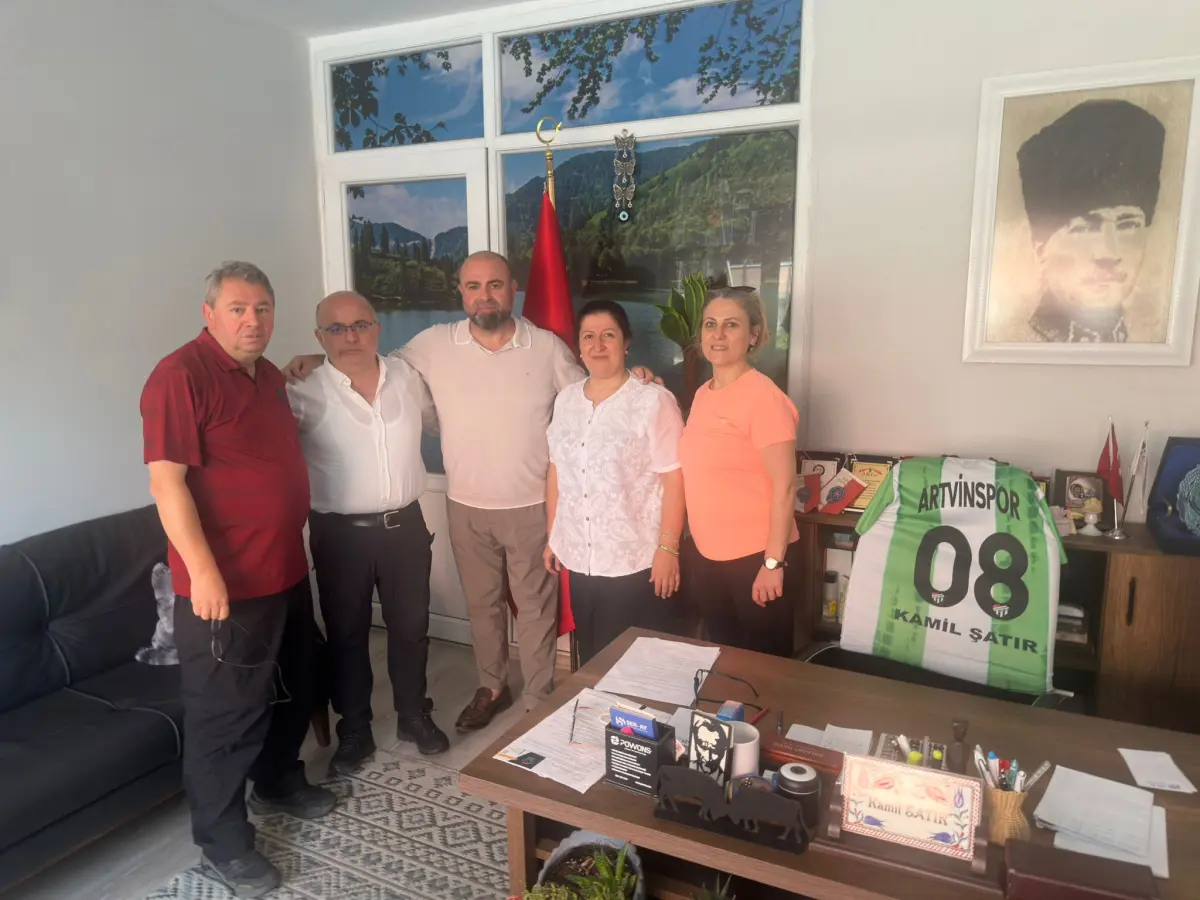 Artvinspor, Bursa’daki Bürokrat ve İş İnsanı Kamil Şatır’ı Ziyaret Etti: Kadın Voleybol Takımı Yeniden Yapılanıyor