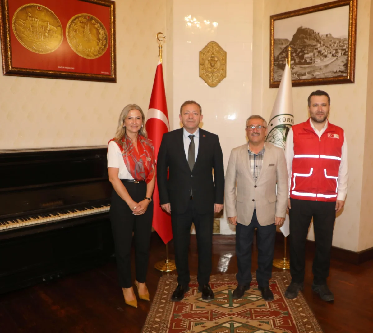 Kars Valisi Ziya Polat’tan Kızılay’a Ziyaret: 15 Temmuz Anma Programları ve Yardım Faaliyetleri Değerlendirildi
