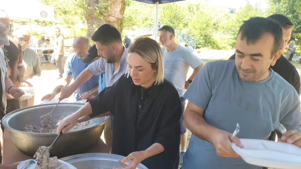 Akçakoca’da Manevi Atmosfer: Geleneksel Cümle Mevlidi’nde Binler Buluştu, Pilav İkram Edildi