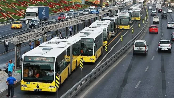 15 Temmuz Anma Etkinlikleri: Metrobüs Güzergahı Değişiyor, Hangi Duraklar Kapalı Olacak?