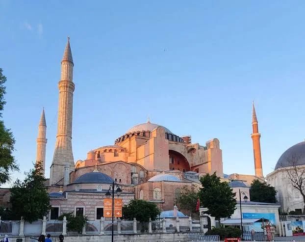 15 Temmuz Gecesi Tüm Camilerde Eş Zamanlı Sela Okunacak: Anma Etkinlikleri Detayları Belli Oldu