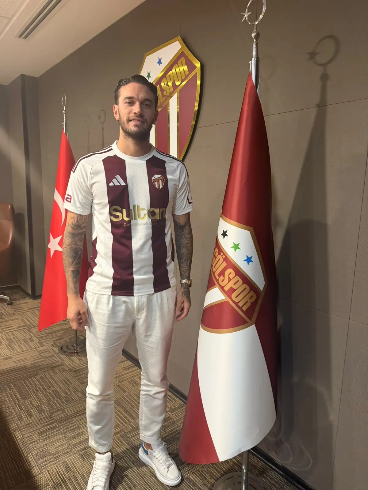 İnegölspor’dan Bomba Transfer: Golcü Koray Kılınç 2028’e Kadar İmza Attı!