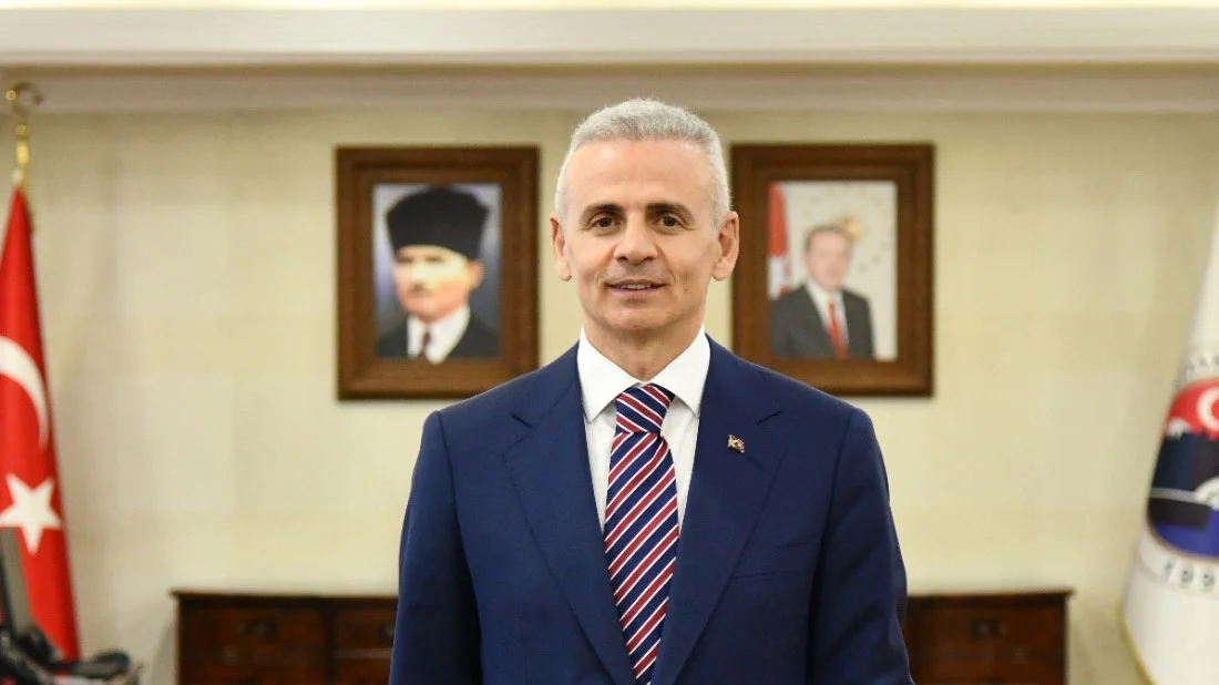 Ardahan’da Valilik Değişikliği: Mehmet Fatih Çiçekli Görevden Alındı, Ömer Hilmi Yamlı Atandı
