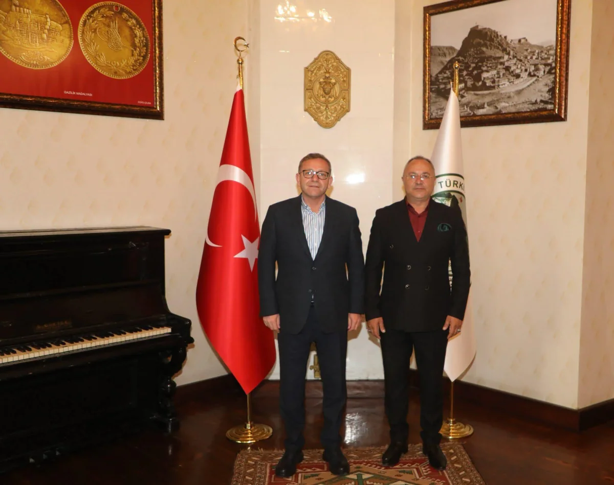 Kars Valiliği’nde 29 Yıllık Hizmetin Ardından Duygusal Veda: Abubekir Akbulak Emekliliğe Adım Attı