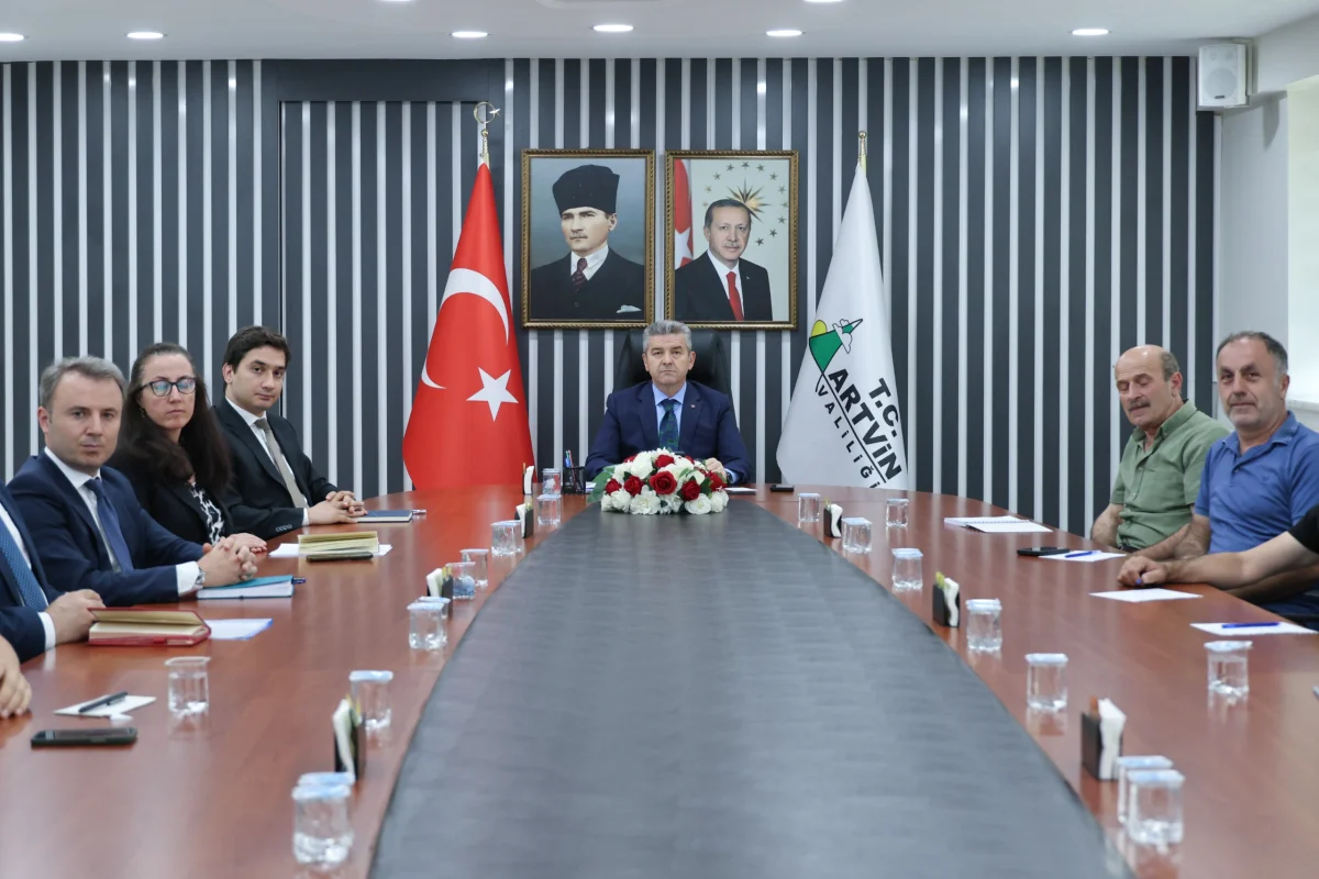 Artvin Valisi Ergün’den Muhtarlara Müjde: Kırsal Yaşam Kalitesi Yükseliyor, Sorunlar Çözülüyor