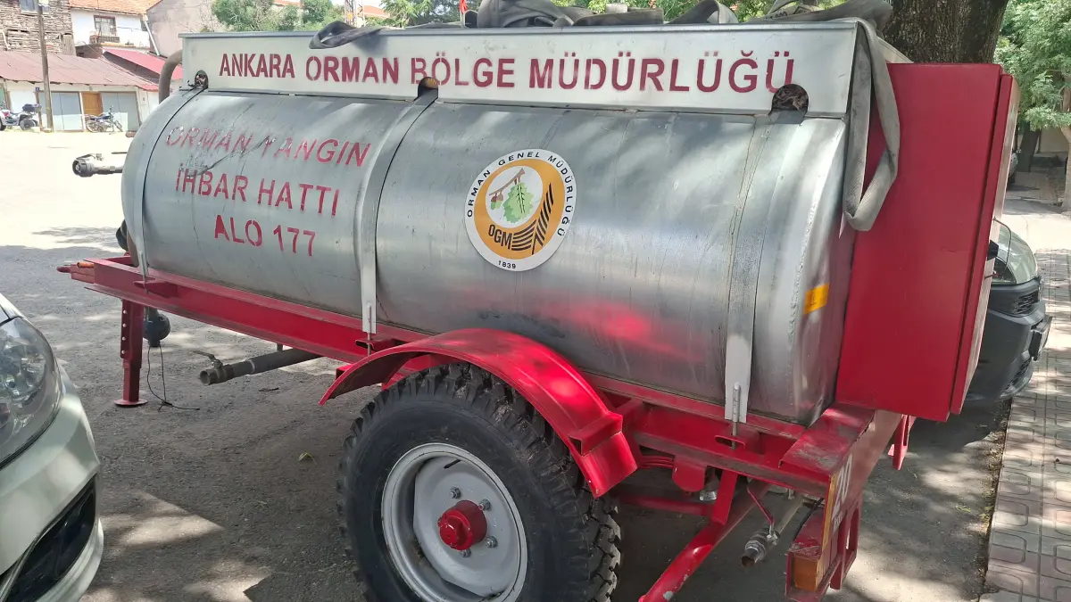 Ankara’da 3 İlçeye Bağlı 9 Mahalleye Yangın Söndürme Tankeri Desteği
