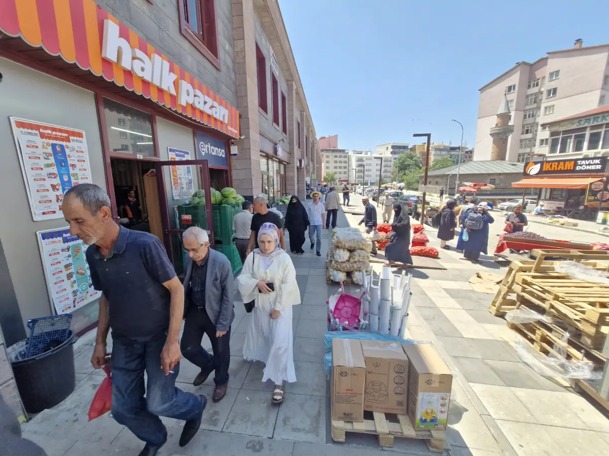 Erzurum Gürcükapı’da Kaldırım İşgali İsyana Yol Açtı: Zabıta Denetimi Sonrası Skandal Görüntüler Tekrarlandı