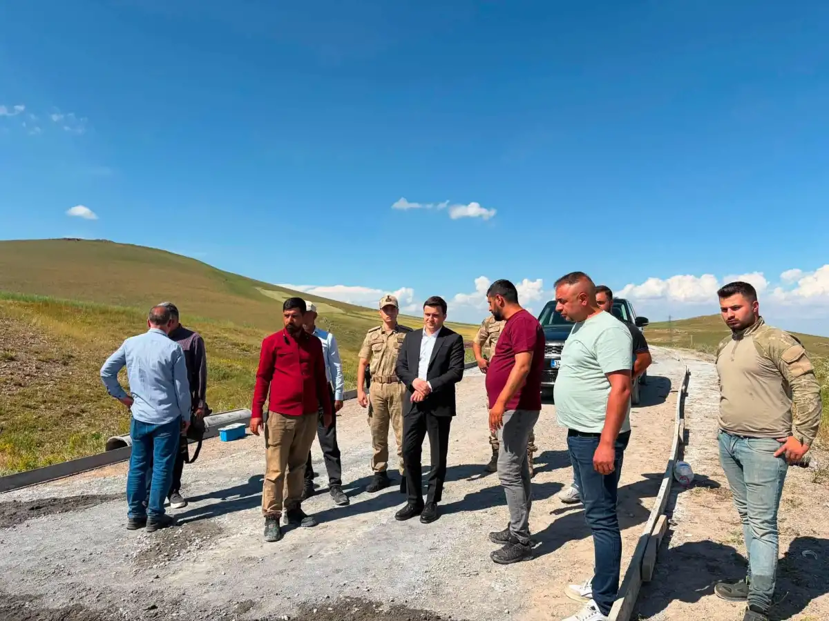 Digor Kaymakamı Abdulkadir Zengin’den Beton Yol İnşaatlarına Yakın Takip
