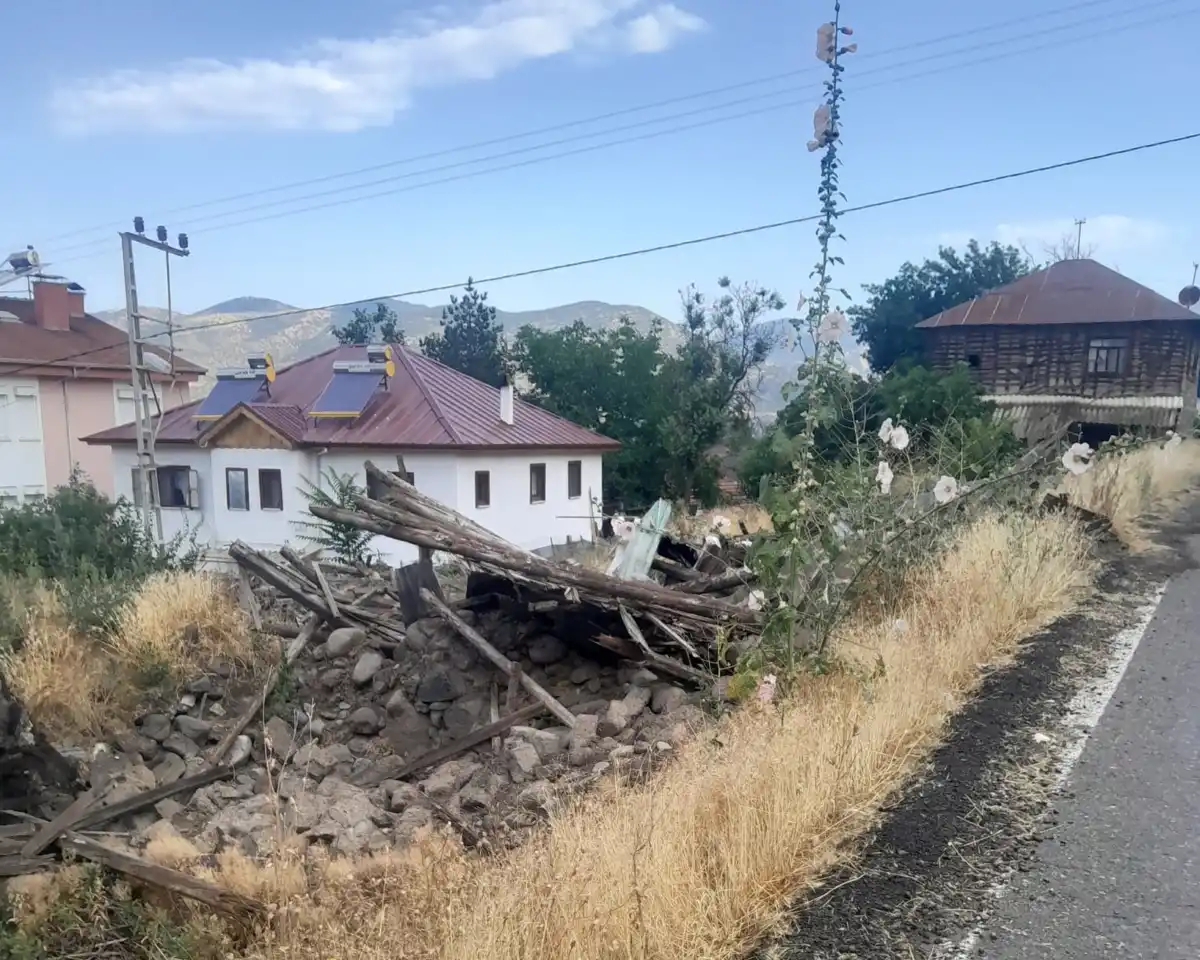 Beypazarı’nda Tehlike Arz Eden Metruk Binalar Yıkılıyor: Uruş Mahallesi Güvenli Hale Geliyor