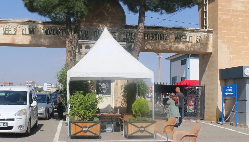 Batman’da Mezarlık Kanıyla Sırlandı: 3 Kişi Silahlı Saldırıda Hayatını Kaybetti