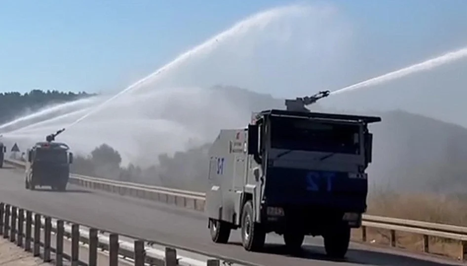 Antalya’da Orman Yangınına TOMA Desteği: Alevlerle Savaşan Ekiplere Sıra Dışı Destek