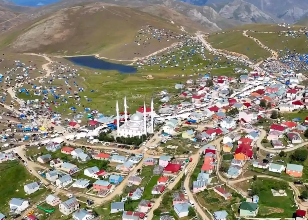 Kazıkbeli Yaylası’nda Binlerce Kişiyi Buluşturan Geleneksel Otçu Göçü Şenliği