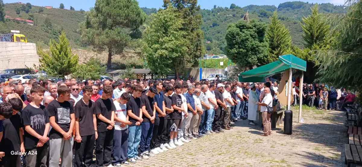 Giresun’da Feci Kaza: 15 Yaşındaki Hamza Akbulut Hayatını Kaybetti, Babası Tekerlekli Sandalyeyle Cenazeye Katıldı
