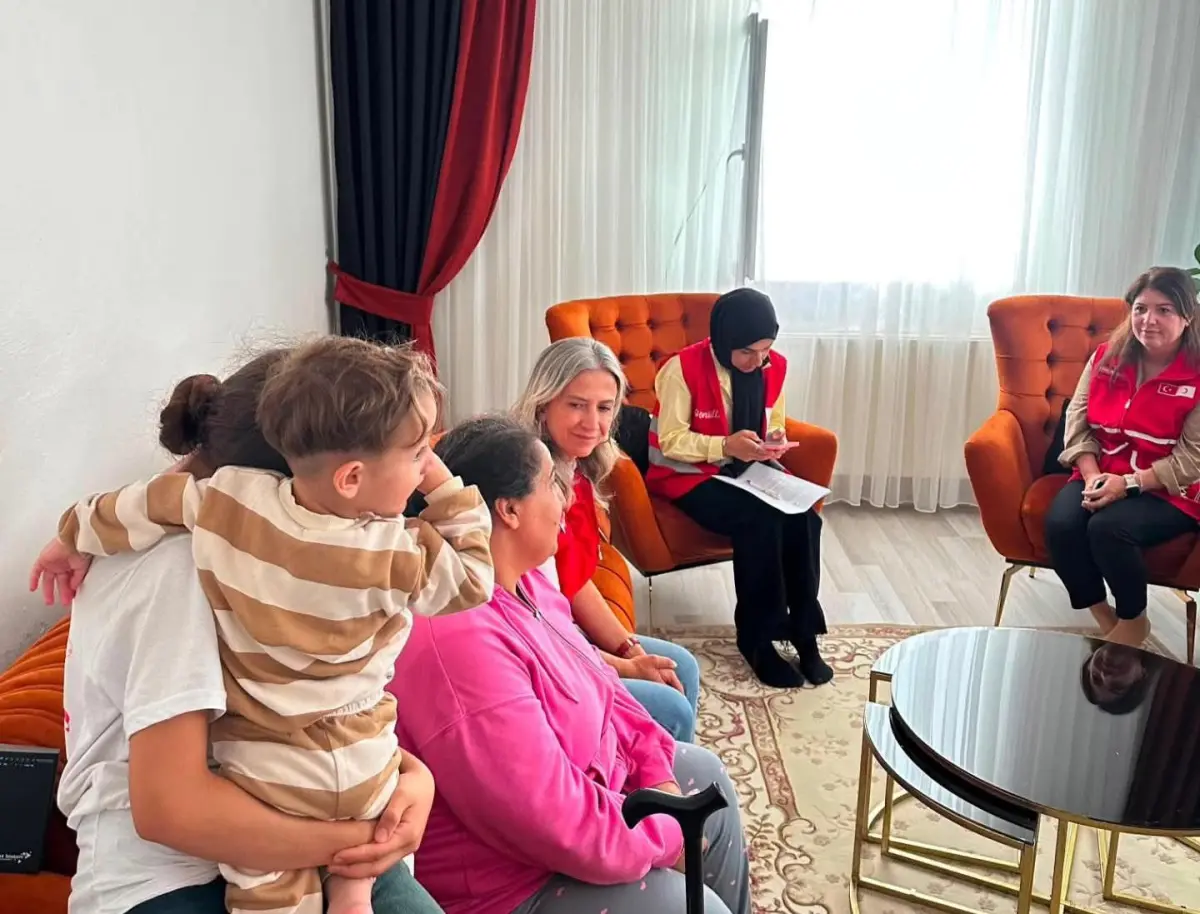 Kars’ta Gönüllülerin Sıcak Eli: Kızılay, Evlere Umut ve Destek Taşıyor
