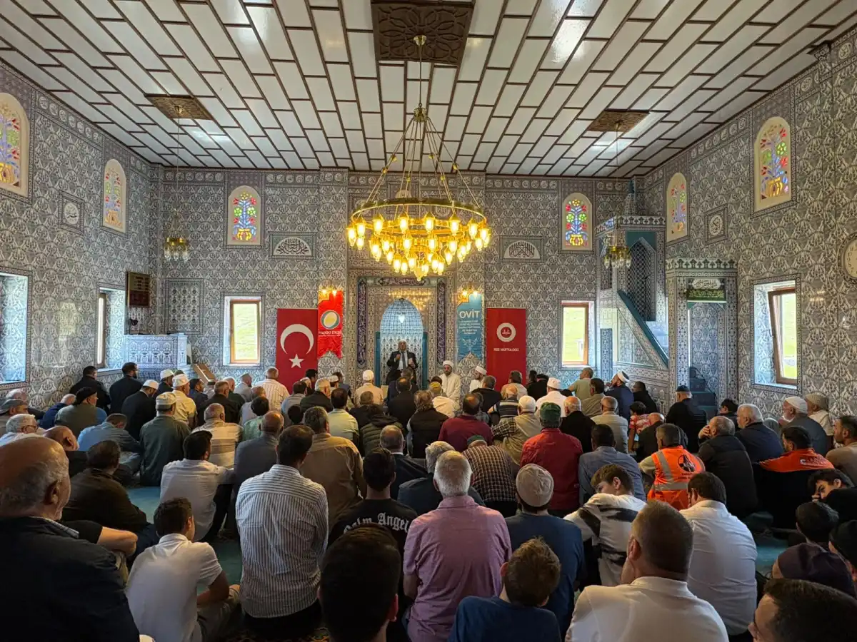 İsmail Kahraman Ovit’te Kur’an Ziyafetine Katıldı: Dualarla Sona Erdi