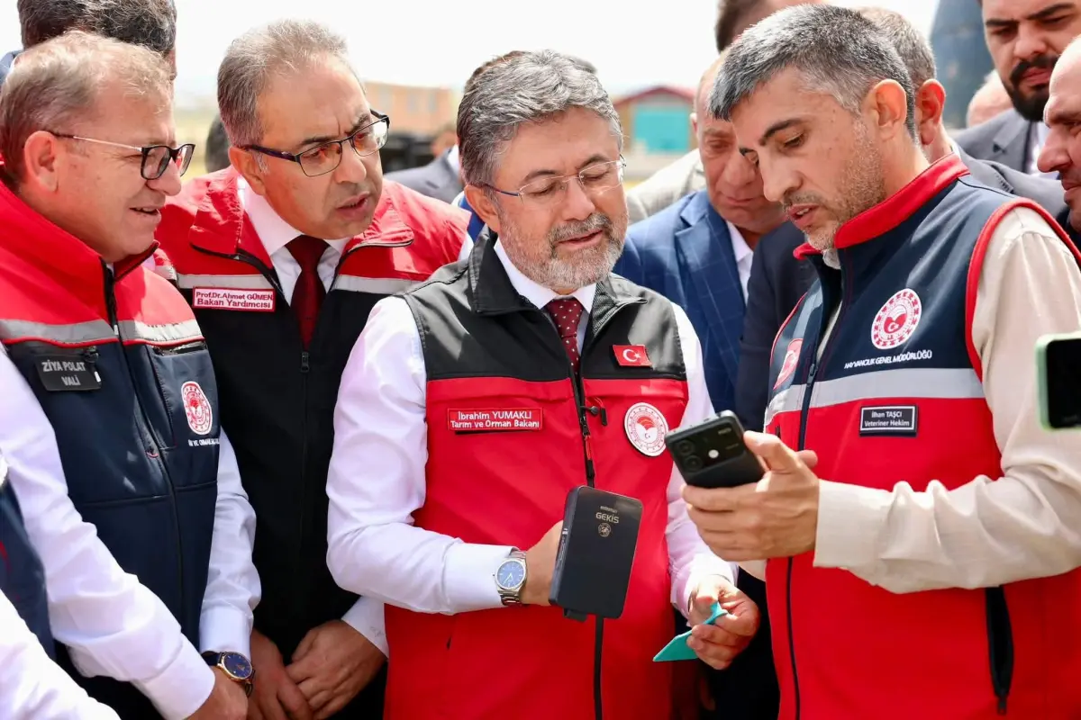 Bakan Yumaklı Kars’ta Duyurdu: Büyükbaş Hayvanlar Elektronik Kimlik Sistemiyle Takip Edilecek