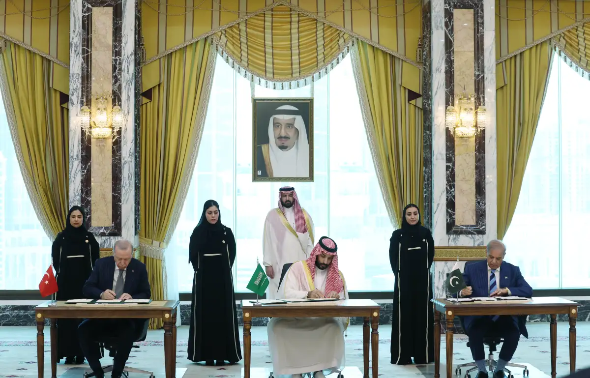 Türkiye, Suudi Arabistan ve Pakistan’dan Tarihi Savunma Anlaşması: Üç Ülke Tek Yumruk Oluyor