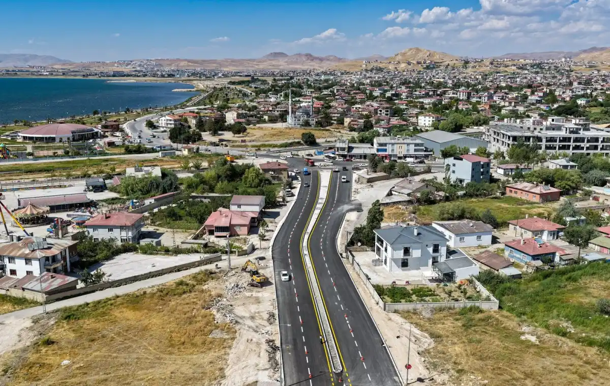 Van’da Trafiğe Nefes Aldıracak Kritik Kavşak Tamamlandı: Sahil Yolu Projesi Hız Kesmiyor