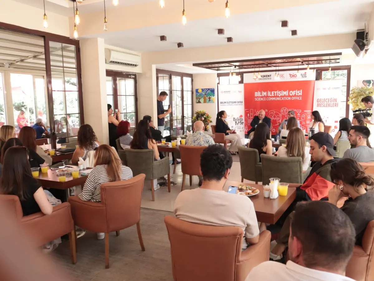 Üniversitelerden Gençlere Geleceğin Meslekleri İçin Kapsamlı Rehberlik: Bilim Kafe Buluşmaları Başladı