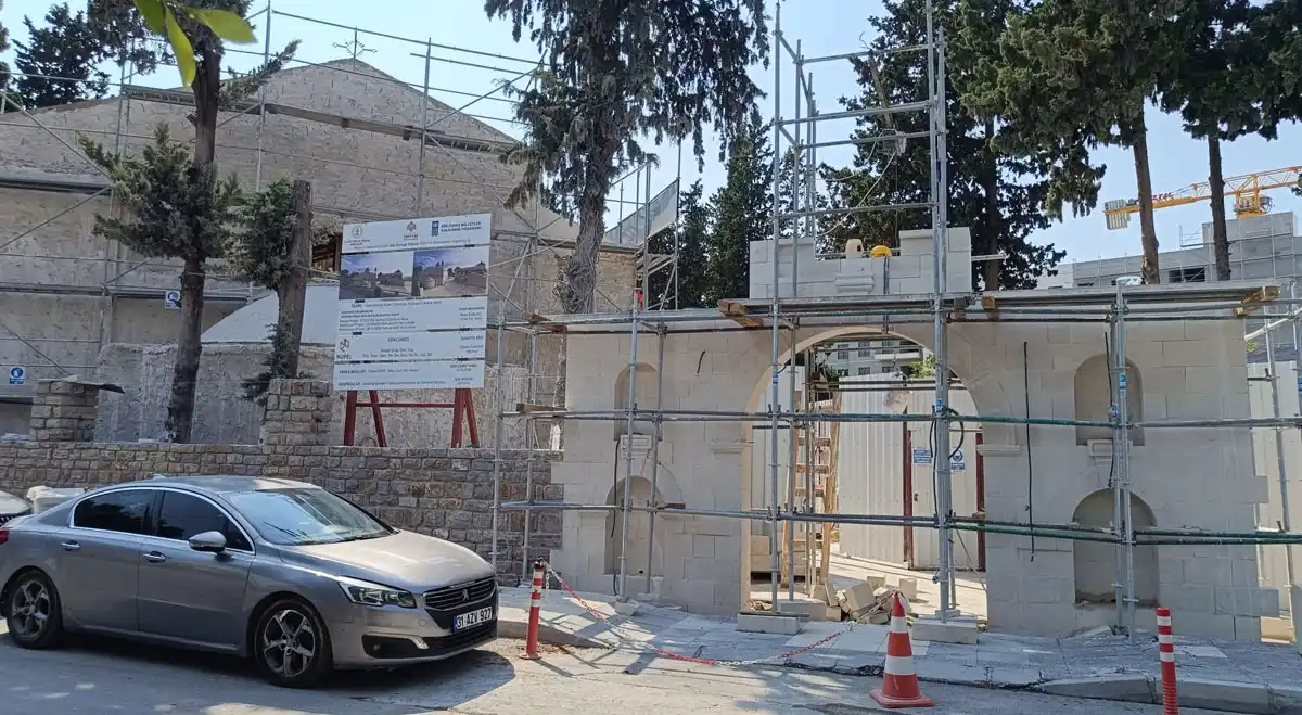 Depremin Yıkımından Kurtulan 411 Yıllık Tarihi Aziz Corç Kilisesi Yeniden İhya Ediliyor