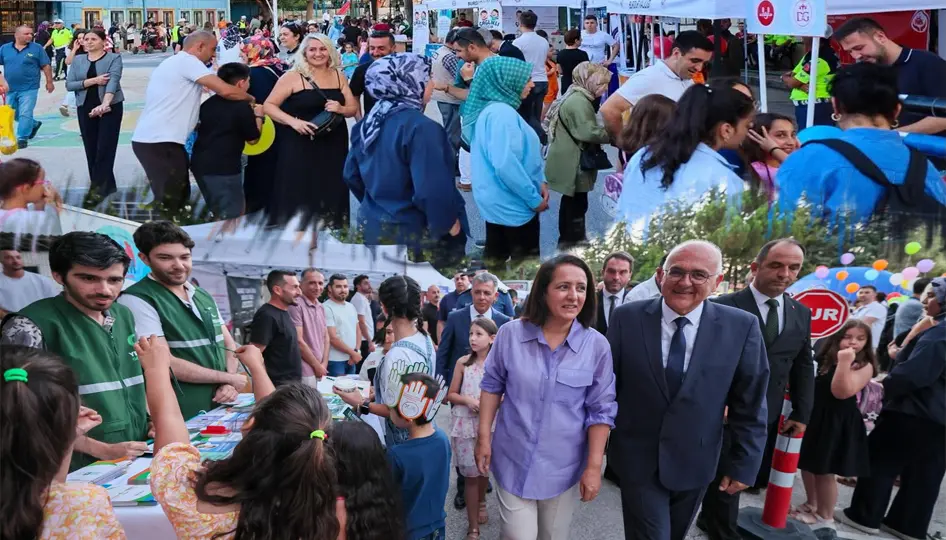 Burdur Valiliği Sahaya İnerek Çocukların Dünyasına Dokunuyor: “Mahallem Geleceğim” Projesi Büyük İlgi Gördü