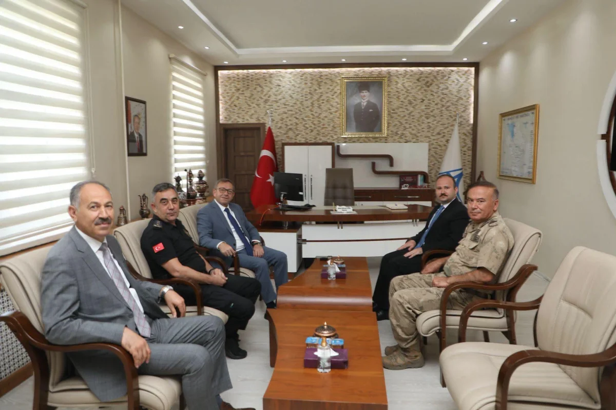 Kars Valisi Ziya Polat Arpaçay’da: Kaymakam ve Vatandaşlarla Buluştu, Kamu Hizmetlerini İnceledi