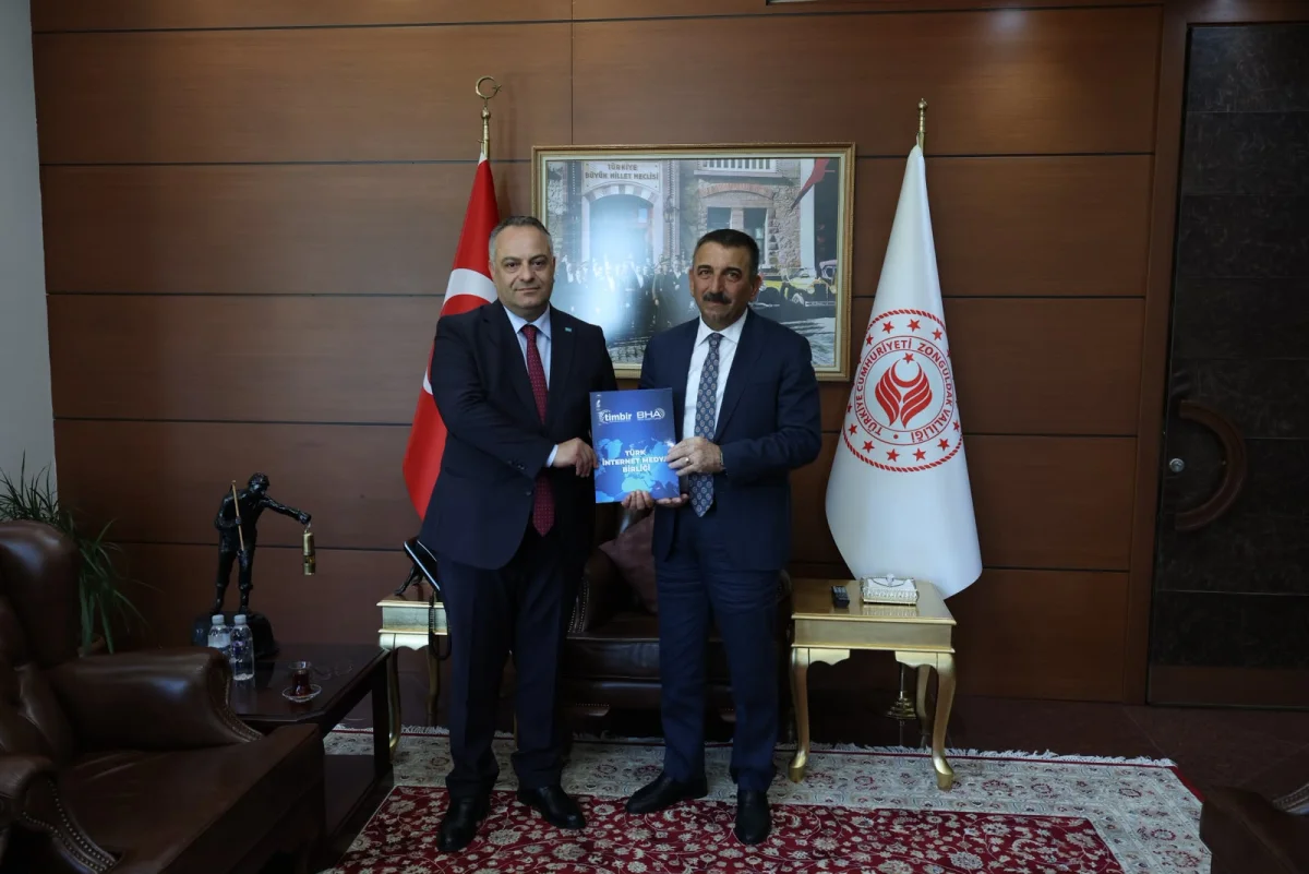 TİMBİR Genel Başkan Yardımcısı Baloğlu, İnternet Medyasının Geleceğini ve Dezenformasyonla Mücadeleyi Vali Hacıbektaşoğlu ile Masaya Yatırdı