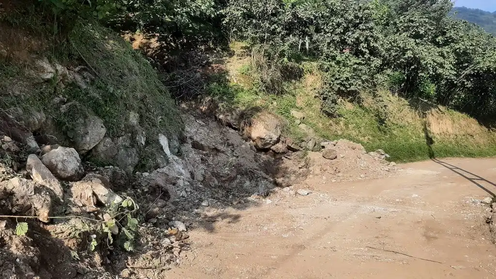 Giresun’da Aşırı Yağış Sonrası Tıkanan Köy Yolları Yeniden Açıldı: Menfezler Güncellendi