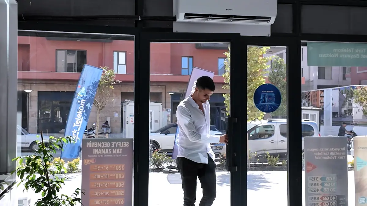 Hatay’da Umut Yeniden Yeşeriyor: Atatürk Caddesi’nde Esnaf Kepenk Açtı, Hayat Canlanıyor