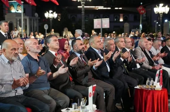 Keçiören Mevlid Kandili’nde Buluştu: Kent Meydanı Manevi Atmosferle Doldu