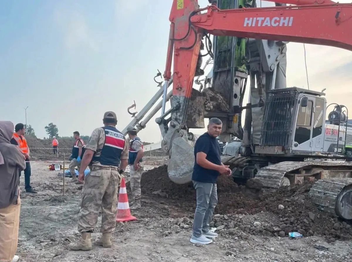 Hatay Erzin’de Korkunç Kaza: Tren Yolu Şantiyesinde Beton Mikseri Faciası – 1 İşçi Can Verdi