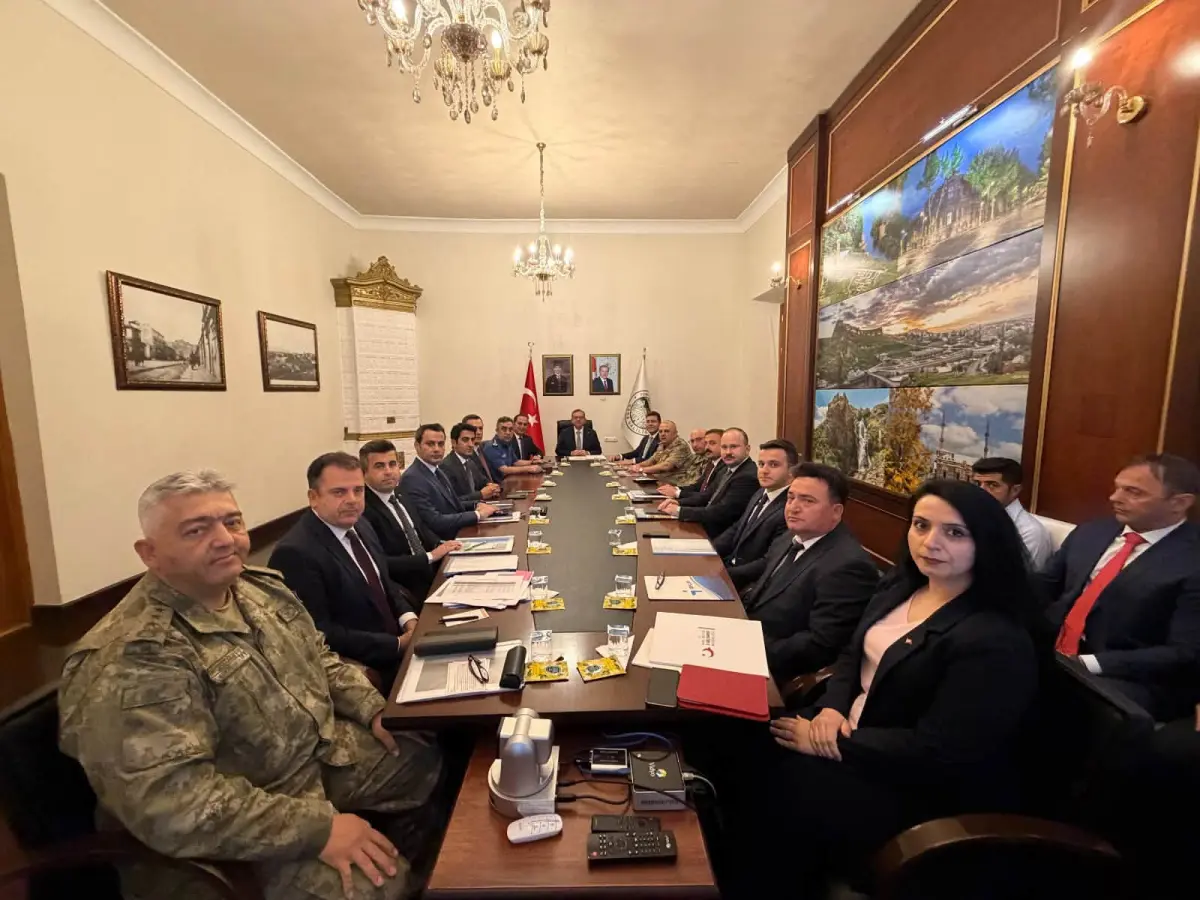 Kars’ta Güvenlik Masaya Yatırıldı: Huzur ve Asayiş İçin Yeni Tedbirler Değerlendirildi