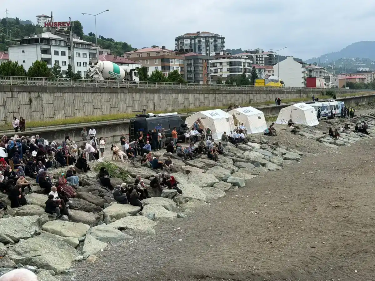 Rize Çayeli’nde Denizde Kaybolan 10 Yaşındaki Çocuk İçin Nefes Kesen Arama Kurtarma Çalışmaları Sürüyor