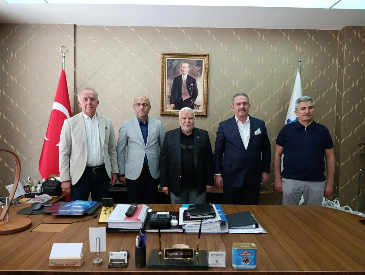 TİMBİR ve BHA’dan Özçelik-İş Sendikası’na Ziyaret: Medya, Emek ve Toplumsal Hayat Masaya Yatırıldı