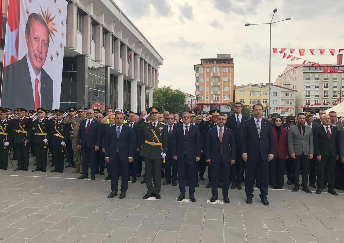 Kars’ta 30 Ağustos Coşkusu Hava Engeline Rağmen Sürdü: Kutlamalar Salonlara Taşındı
