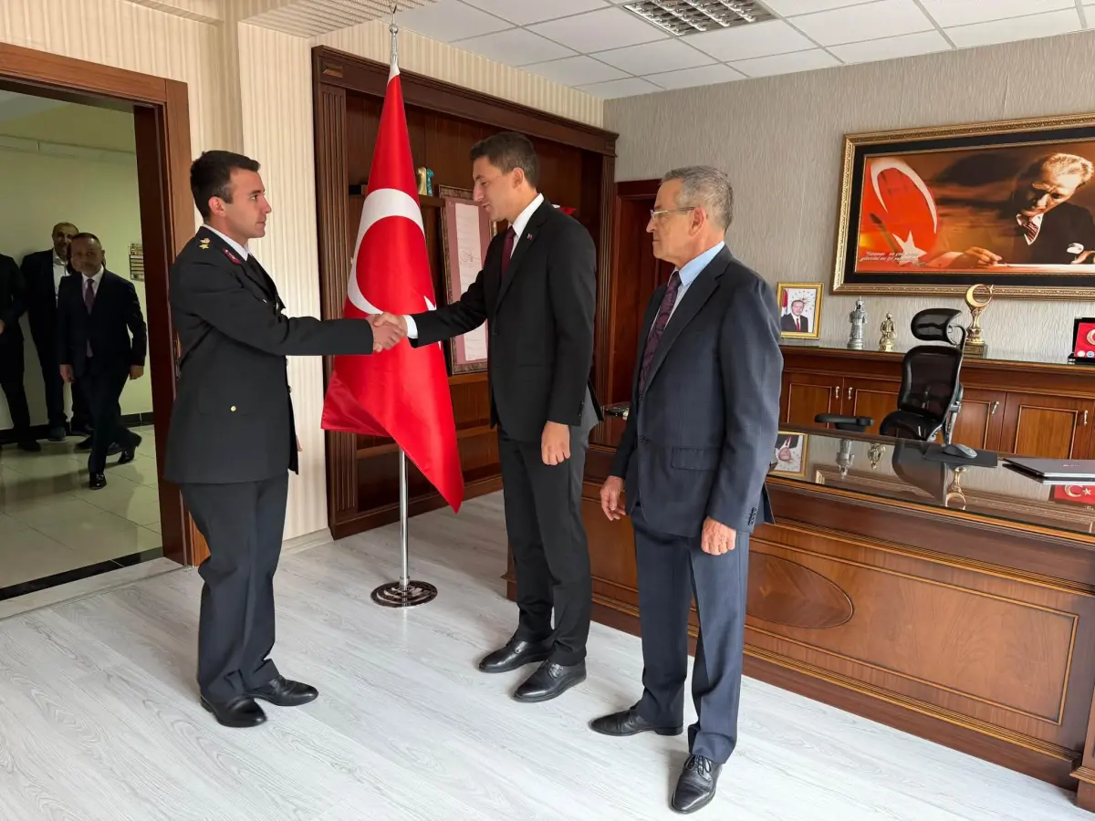 Güdül’de 30 Ağustos Zafer Bayramı Coşkusu: Kaymakam Akar ve Protokol Şehit Aileleriyle Buluştu