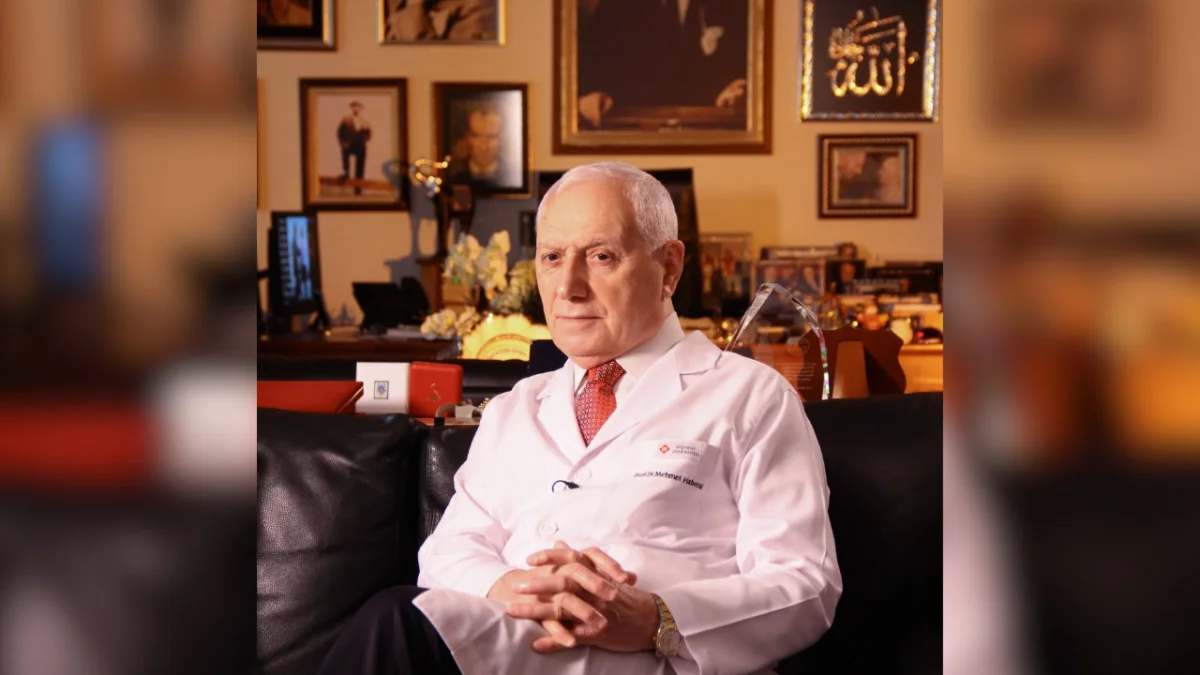 Prof. Dr. Haberal’dan 30 Ağustos Mesajı: “Esarete Karşı Cesaretin, Umutsuzluğa Karşı Direncin Zaferidir”