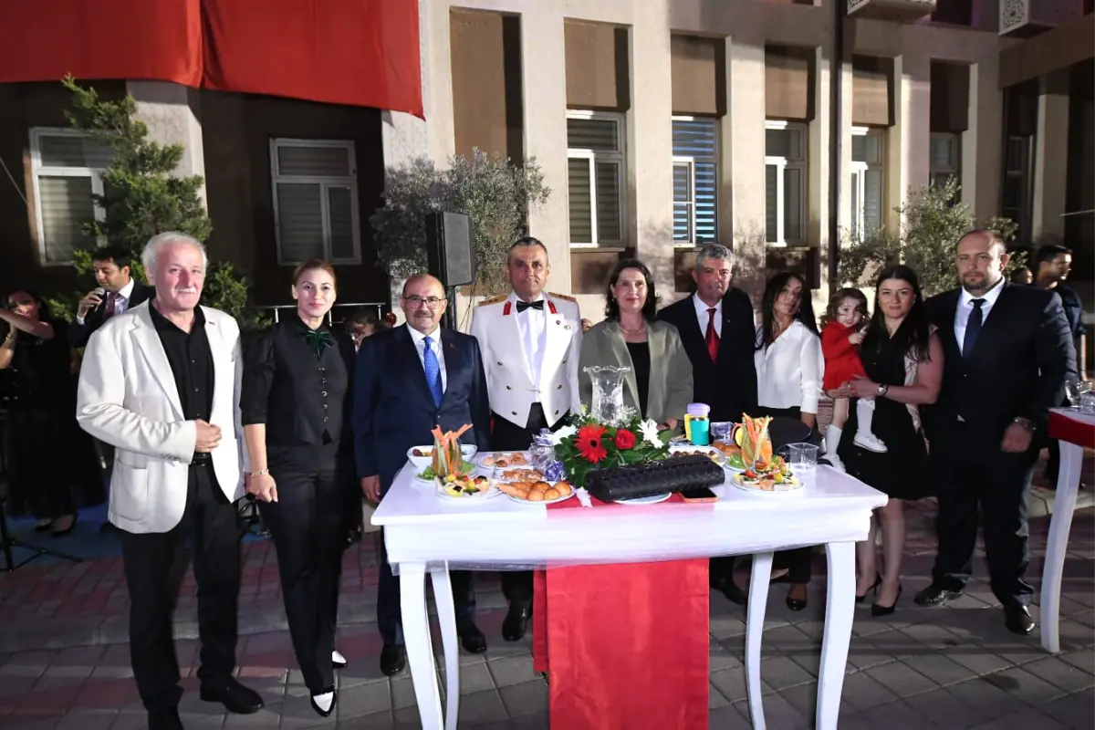 Balıkesir’de 104. Yıl Coşkusu: Vali Ustaoğlu’ndan Zafer Bayramı Resepsiyonu