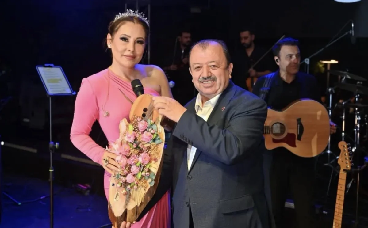 Isparta 30 Ağustos’u Funda Arar Konseriyle Taçlandırdı: Binlerce Kişi Milli Coşkuyla Buluştu