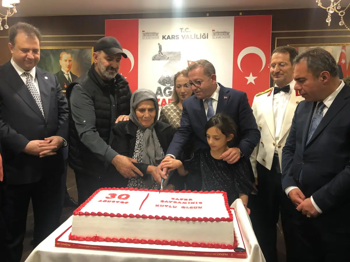 Kars’ta 104. Yıl Coşkusu: 30 Ağustos Zafer Bayramı Kabul Töreni Birlik ve Beraberlik Mesajlarıyla Tamamlandı