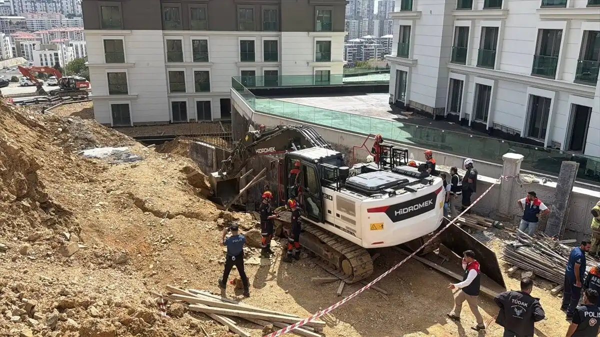 Başakşehir’de İnşaat Sahasında Toprak Kayması: 2 İşçi Kurtarıldı, 1 İşçi İçin Arama Kurtarma Çalışmaları Sürüyor