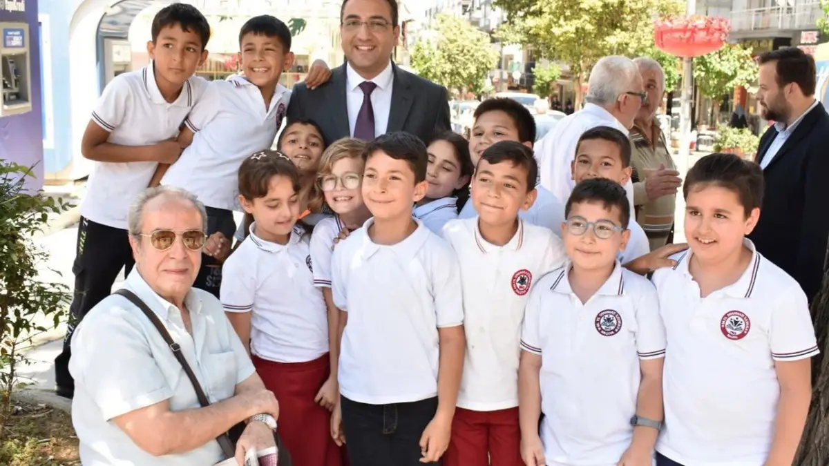 Balçova’da Minik Yürekler Okula Hazır: Kıyafet, Çanta ve Ayakkabı Desteği Başladı