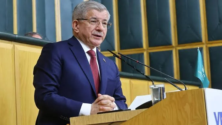 Ahmet Davutoğlu’na Cumhurbaşkanına Hakaret İddiasıyla Soruşturma Açıldı