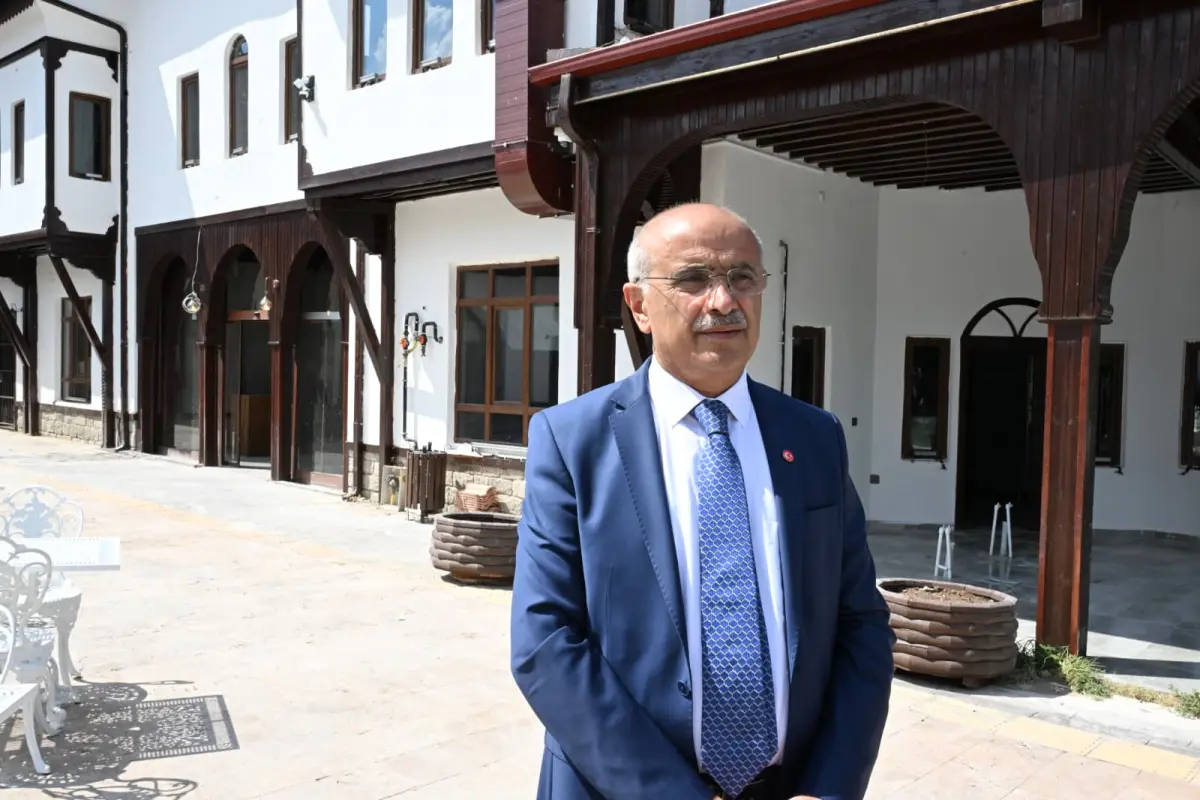 Malatya’da Tarihi Kerpiç Evler Yeniden Hayat Buluyor: Kitap Kafe ve Kültürel Etkinliklere Ev Sahipliği Yapacak